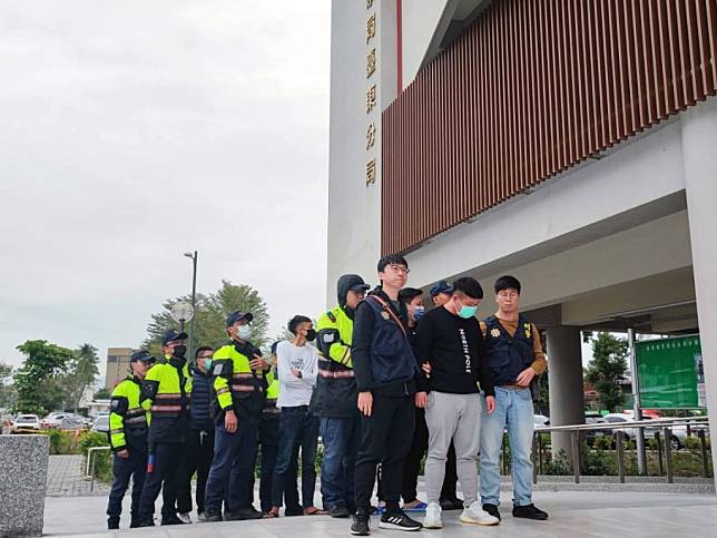 台東市區繼民航路發生追砍槍擊案，又發生民眾互毆，一男子刀傷受傷送醫，台東地檢署重申全力查辦到底。（記者鄭錦晴翻攝）