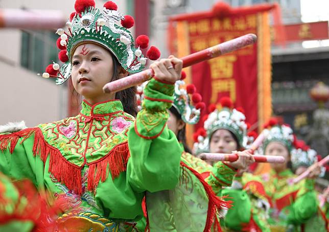 Members of a Yingge dance troupe stage a performance in Chaoyang District of Shantou City, south China's Guangdong Province, Jan. 23, 2025. (Xinhua/Deng Hua)