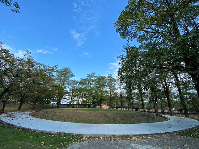 高雄農場置身於大自然中的螢火蟲劇場（圖／退輔會）