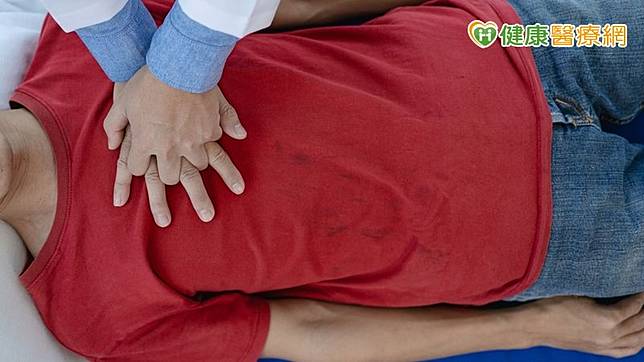 心因性猝死的搶救關鍵，在於及時的心肺復甦術（CPR）與電擊治療。