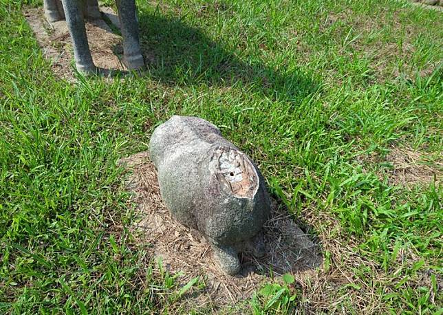 國定古蹟石像生羊首遭竊和破壞。新竹市府提供