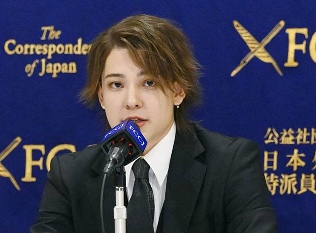 岡本KAUAN當年召開記者會控訴強尼喜多川的惡行，最後傑尼斯偶像帝國徹底垮台。(達志影像)