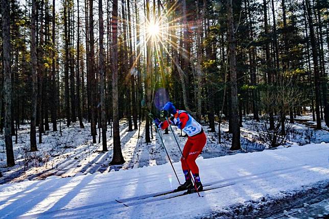 An athlete takes part in the cross-country skiing race in the Changchun Jingyuetan International Vasaloppet Ski Festival in Changchun, capital of northeast China's Jilin Province, Jan. 4, 2025. (Xinhua/Yan Linyun)