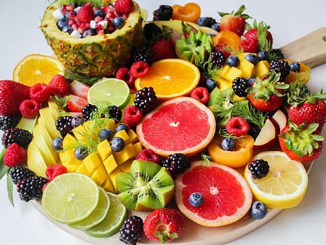 ▲一些愛吃水果的人常會擔心，覺得太甜的水果不能吃太多，因為「熱量太高」。但其實這觀念不全然是對的，《臺北農產》專家就出面揭露「味覺誤區」。（圖／Pexels）