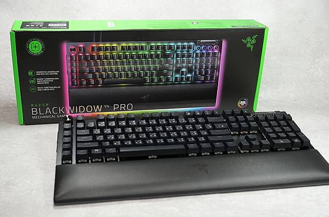 超完美的控制與燈效設計讓遊戲創作兩相宜！Razer BlackWidow V4 Pro 機械式鍵盤開箱評測分享