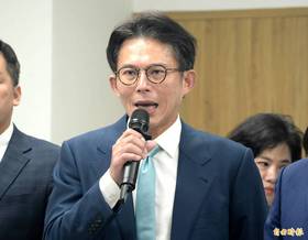 黃國昌說，賴清德突然拋出這個議題，凸顯他意識到民進黨過去在少子化國安危機上的施政表現「一塌糊塗」。王藝菘攝)