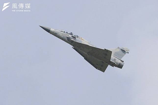 隸屬新竹基地二聯隊的6架空軍幻象2000戰機日前罕見地調派進駐清泉崗基地。（資料照，柯承惠攝）