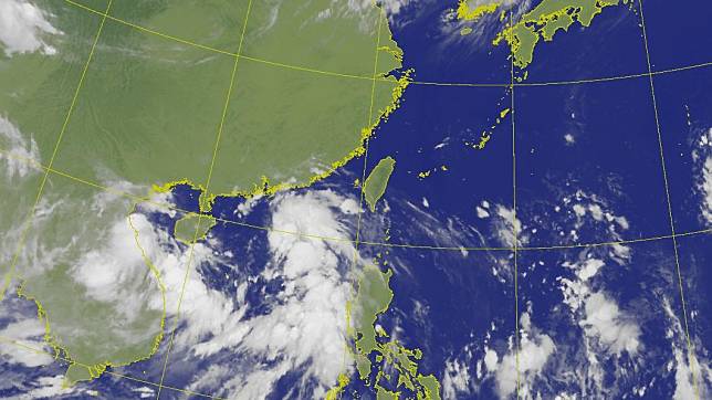 位於南海的熱帶性低氣壓，最快今日增強為輕度颱風「木蘭」。（圖／中央氣象局）