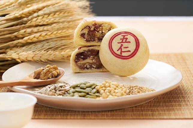 Fan Mao mooncake with five nuts. Photo: Handout