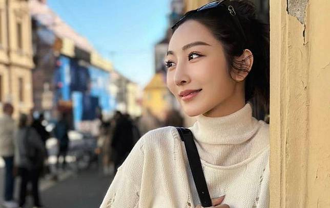 曾莞婷到歐洲旅遊，心情放鬆狂曬美照。翻攝自曾莞婷IG