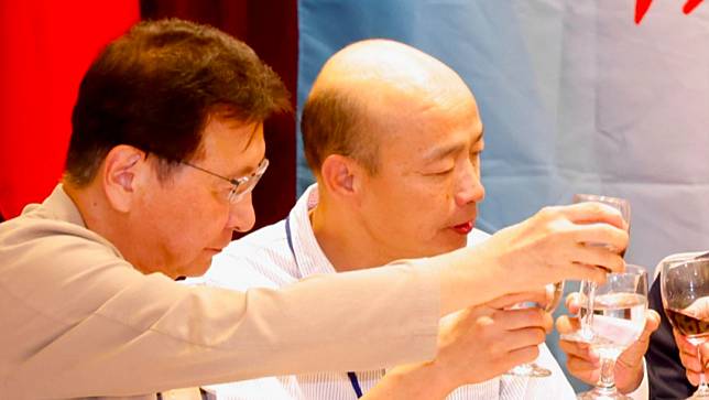 國民黨副總統參選人趙少康、前高雄市長韓國瑜。資料照片。廖瑞祥攝