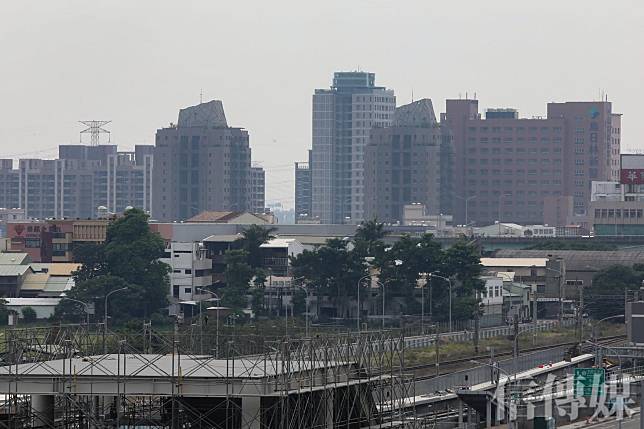 南台中「屯區」四大行政區，近年來在各大重劃區加持之下，房價走勢驚人，住商機構盤整實價登錄資料，除較偏山區之霧峰區之外，包含大里、太平以及烏日區房價，近年來約有3~5成漲幅。（圖片來源／信傳媒編輯部）