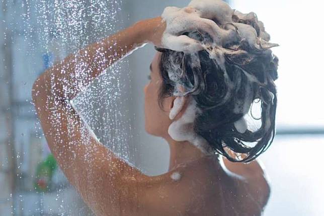 劉女不滿黃女洗澡太久，憤而拿自己的排泄物狂抹對方。（示意圖／取自pixabay）