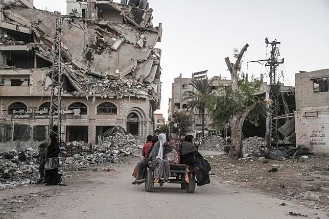 People flee from Jabalia, northern Gaza Strip, after the Israeli army asked them to leave a school where they had sought refuge, on Oct. 19, 2024. (Photo by Mahmoud Zaki/Xinhua)