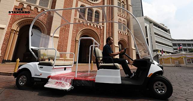 ชมรถพระที่นั่ง Popemobile และจอกกาลิกส์ศักดิ์สิทธิ์ ก่อนพระสันตะปาปาเยือนไทย 20-23 พ.ย. นี้