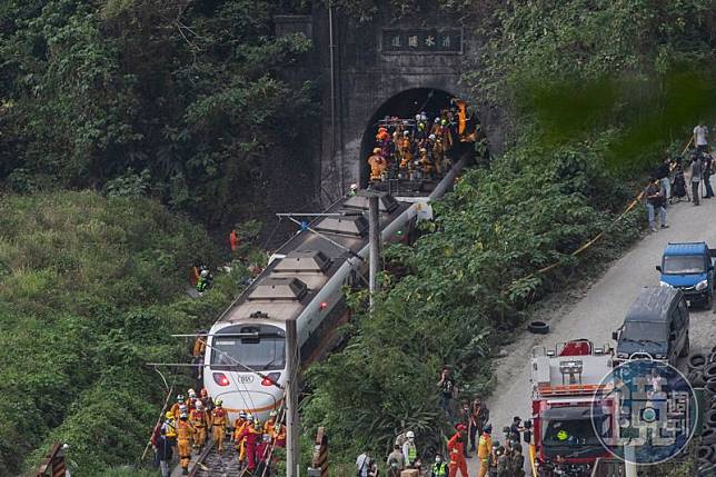 台鐵太魯閣號於2021年4月2日發生出軌意外，造成49人罹難。（本刊資料照）