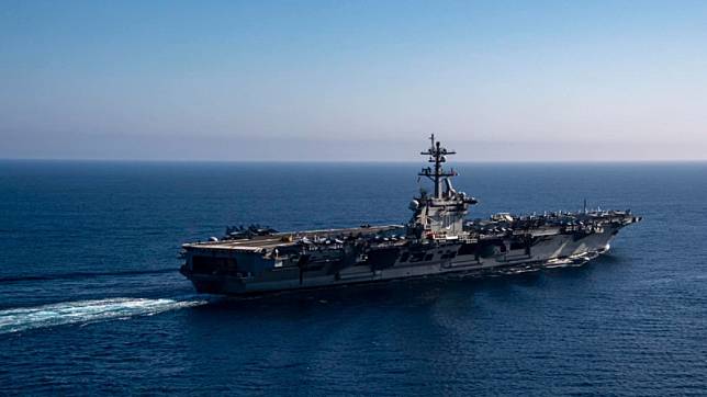美國「卡爾文森號(CVN-70)」航艦打擊群傳於30日抵達日本南方海域。 圖：翻攝「X」@AIYeyENGDdJkjTr