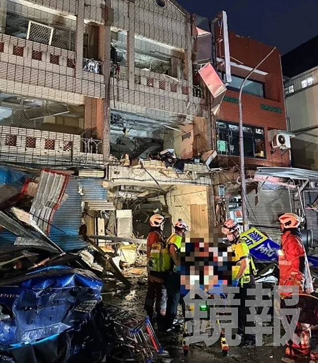 警消連夜搶救傷患。新竹市消防局提供