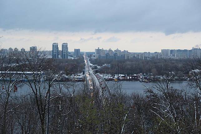 This photo taken on Nov. 21, 2024 shows the city view after snowfall in Kiev, Ukraine. (Xinhua/Li Dongxu)