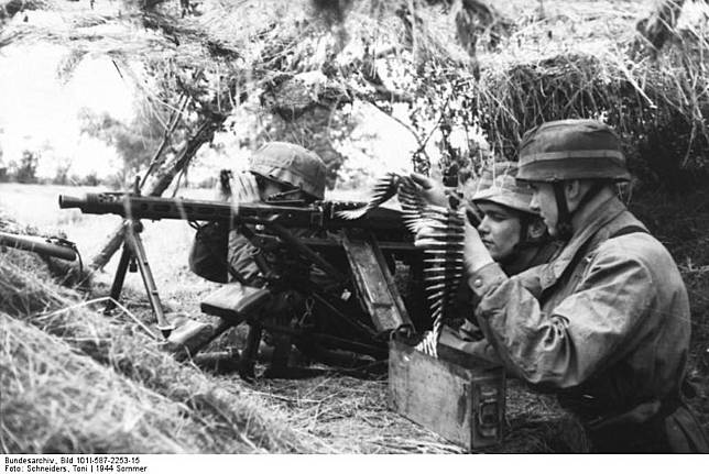 Normandie, Fallschirmj‰ger mit MG 42