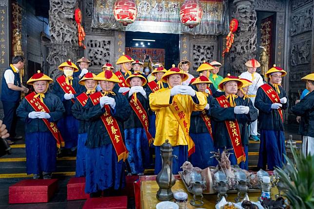 東港東隆宮迎王平安祭典將於今年九月二十八日登場，三十一日上午由大總理鄭春忠等人依古禮舉行迎王「進表」科儀，正式開啟迎王平安祭典各項活動。（記者鄭伯勝翻攝）