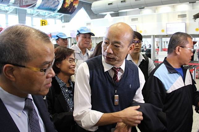 高雄市長韓國瑜22日出訪港澳深廈，上午9點20分到達香港，傳首站將與香港特首林鄭月娥見面。（高雄市政府提供）