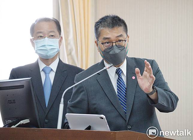 內政部長徐國勇、警政署長黃明昭（左）在立院內政委員會備詢。   圖：張良一/攝