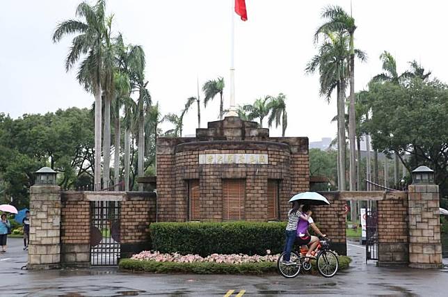 台灣大學為台灣唯一一所進入「泰晤士世界大學聲譽排名」前200名的學校。（鏡週刊提供）