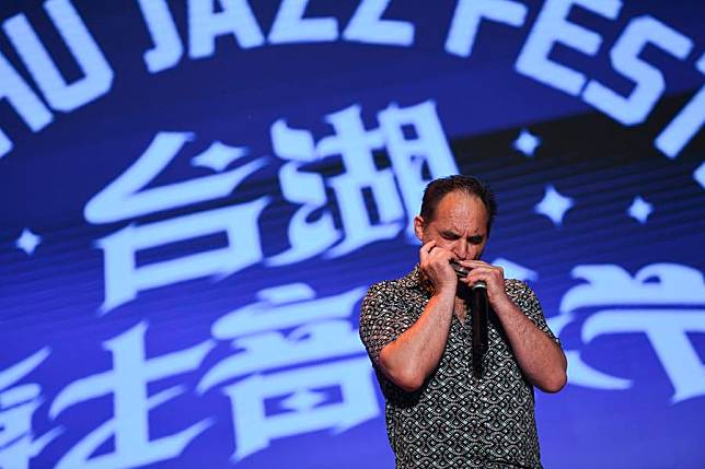 Laurent Maur, a French harmonica player, performs at the 2024 Taihu Jazz Festival at the Taihu Stage Art Center, a branch of China's National Center for the Performing Arts in Beijing, capital of China, May 22, 2024. (Xinhua/Chen Zhonghao)