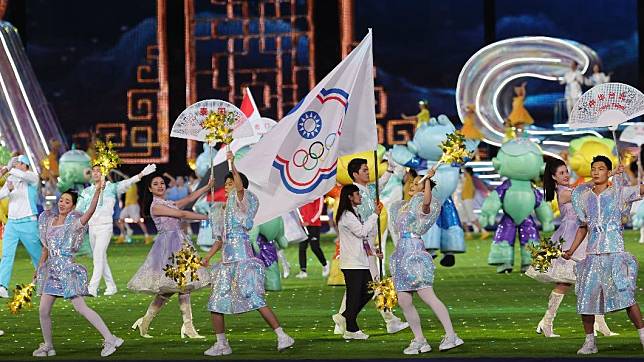 杭州亞運閉幕式，谷筱霜擔任掌旗官。（圖／中華奧會提供）