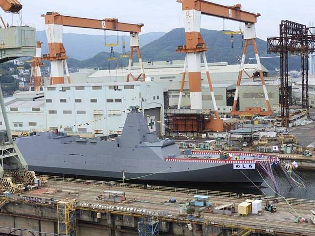 日本海上自衛隊最上級護衛艦3號艦「能代號」今在三菱重工的長崎造船所舉辦下水典禮，預計將在2022年服役。(圖擷自推特)