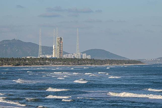 A Long March-12 carrier rocket is seen at the No. 2 launch pad of the Hainan commercial spacecraft launch site in Wenchang, south China's Hainan Province, Nov, 30, 2024. (Xinhua/Pu Xiaoxu)