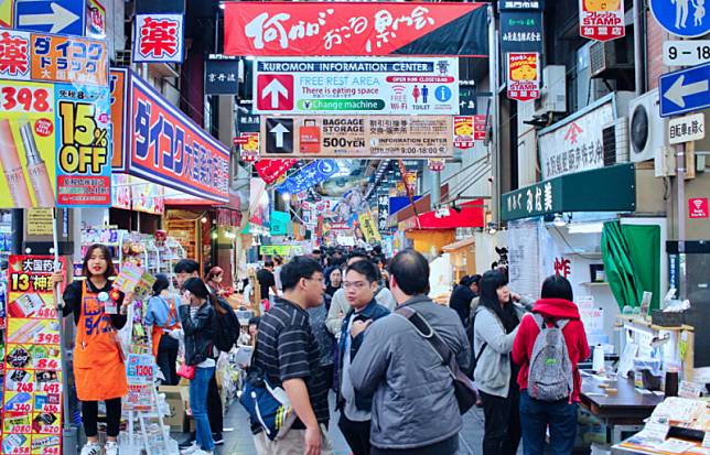 日本海關近期針對入境旅客隨身攜帶的金飾品嚴格審查。 圖：翻攝自 @Thorium_Photo X 帳號(資料照)