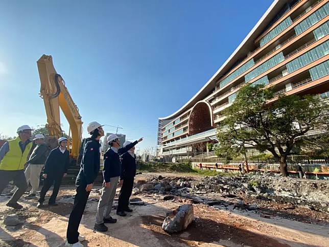 ▲副市長林欽榮視察曹謹路地上物拆遷。（圖／高市府地政局提供）