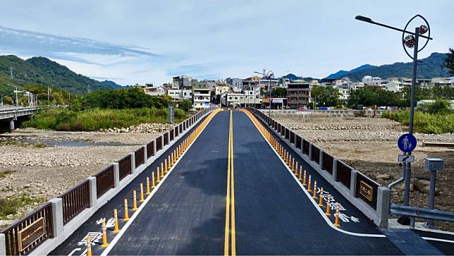 舊省道台三線上的大湖二橋改建工程，七日舉行竣工通車典禮。（記者謝國金攝）