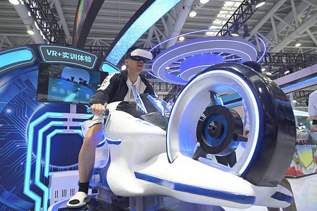 A visitor experiences motion-sensing VR game at the on-site experience area for the 7th Digital China Summit in Fuzhou, southeast China's Fujian Province, May 23, 2024. (Xinhua/Lin Shanchuan)