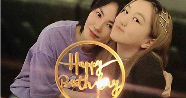 50歲王菲為李嫣慶祝14歲生日　母女合照竟像姐妹
