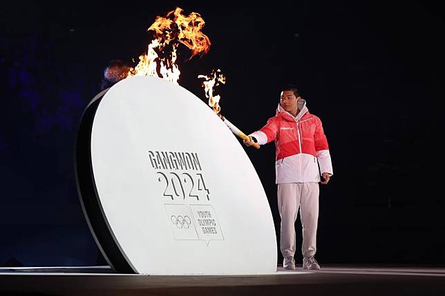 Lee Jeong-min of South Korea lights the cauldron during the opening ceremony of the 2024 Gangwon Winter Youth Olympic Games in Gangneung, South Korea, Jan. 19, 2024. (Xinhua/Li Ming)