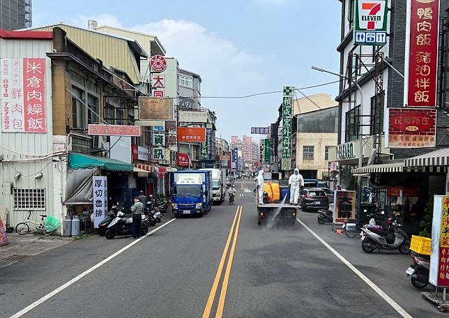 雲縣新增四十二例，加強足跡清消。（記者陳正芬攝）