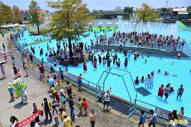 宜蘭國際童玩藝術節今年復辦，圖為過去童玩節戲水區盛況。(資料照)
