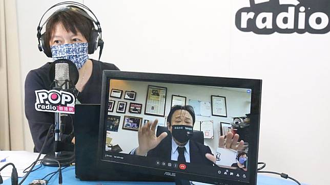 「頭號柯黑」民進黨台北市議員王世堅，16日接受廣播媒體專訪。