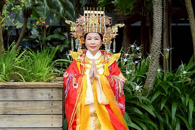 張秀卿出道47年首次跨足戲劇演出，在《戲說台灣》中飾演白沙屯媽祖。（圖／三立提供）