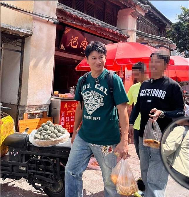 吳奇隆被偶遇現身大陸雲南，狀態被誇凍齡。（圖／翻攝自微博）