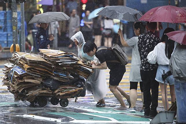 The number of Hongkongers living below the poverty line hit a 10-year high in 2018. Photo: Sam Tsang