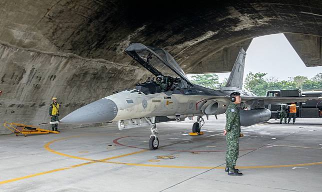 配置於中華民國空軍第一戰術戰鬥機聯隊旗下的IDF戰鬥機。（圖／資料照片，與新聞所述事件無關。圖源：總統府Flickr）