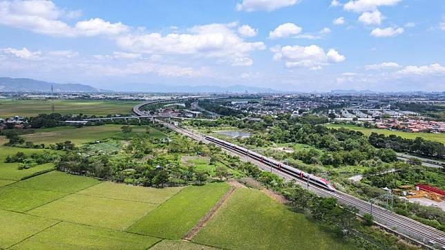 An aerial drone photo taken on April 17, 2024 shows an electrical multiple unit (EMU) train running along the Jakarta-Bandung High-Speed Railway in Indonesia. (Xinhua/Xu Qin)