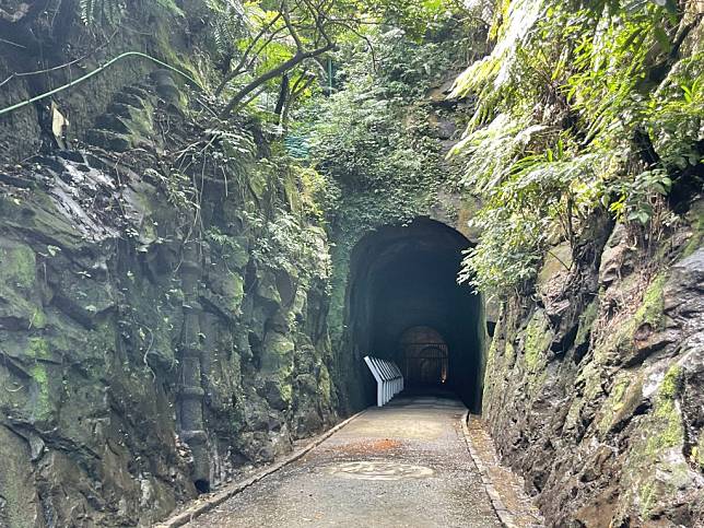 基隆市定古蹟劉銘傳隧道是台灣第一條的現代化鐵路隧道，也是全國僅存的清朝時期的鐵路遺址。(記者吳翊慈攝)