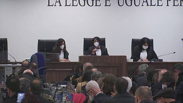 義大利法院20日針對300多名黑手黨成員審判，超過200人被判刑入獄，總刑期高達2,200年。（路透社）