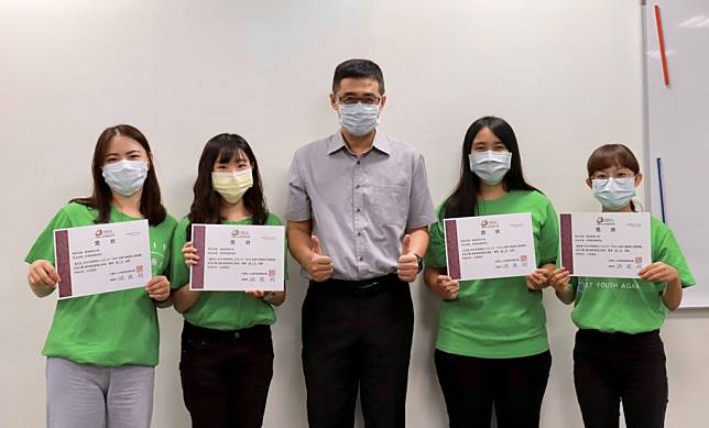 嘉南藥理大學休閒保健管理系學生鎮組成「SARV」團隊，參加TBSA全國大專創新企劃競賽，拿下全國第三名。 （記者張淑娟攝）
