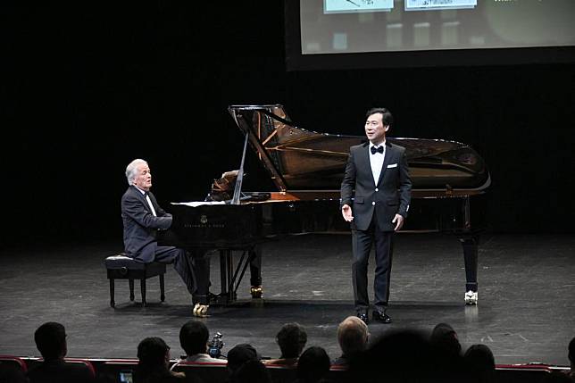 Chinese baritone Liao Changyong &reg; and German pianist Hartmut Höll give a performance in Auckland, New Zealand, Nov. 19, 2024. (Xinhua/Long Lei)